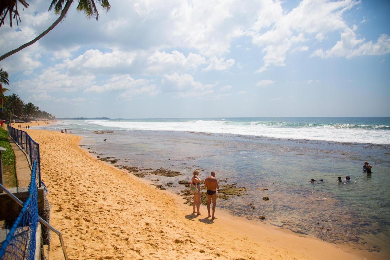 Hotel Lanka Super Corals Хиккадува Экстерьер фото