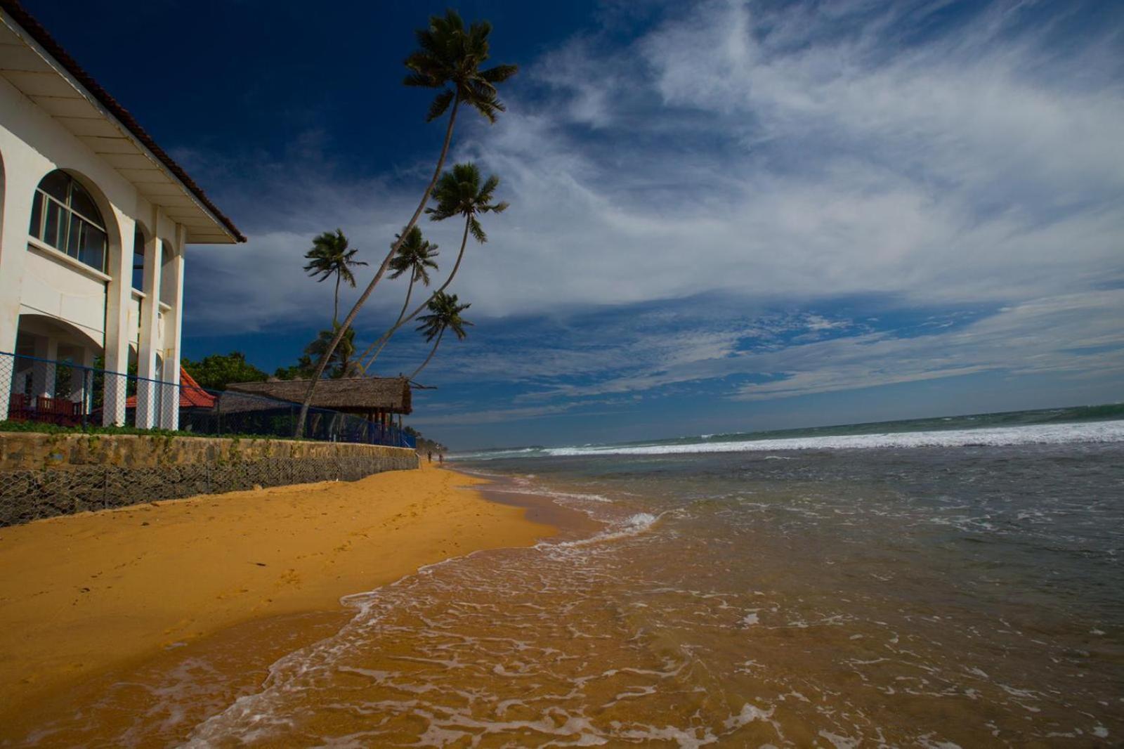 Hotel Lanka Super Corals Хиккадува Экстерьер фото