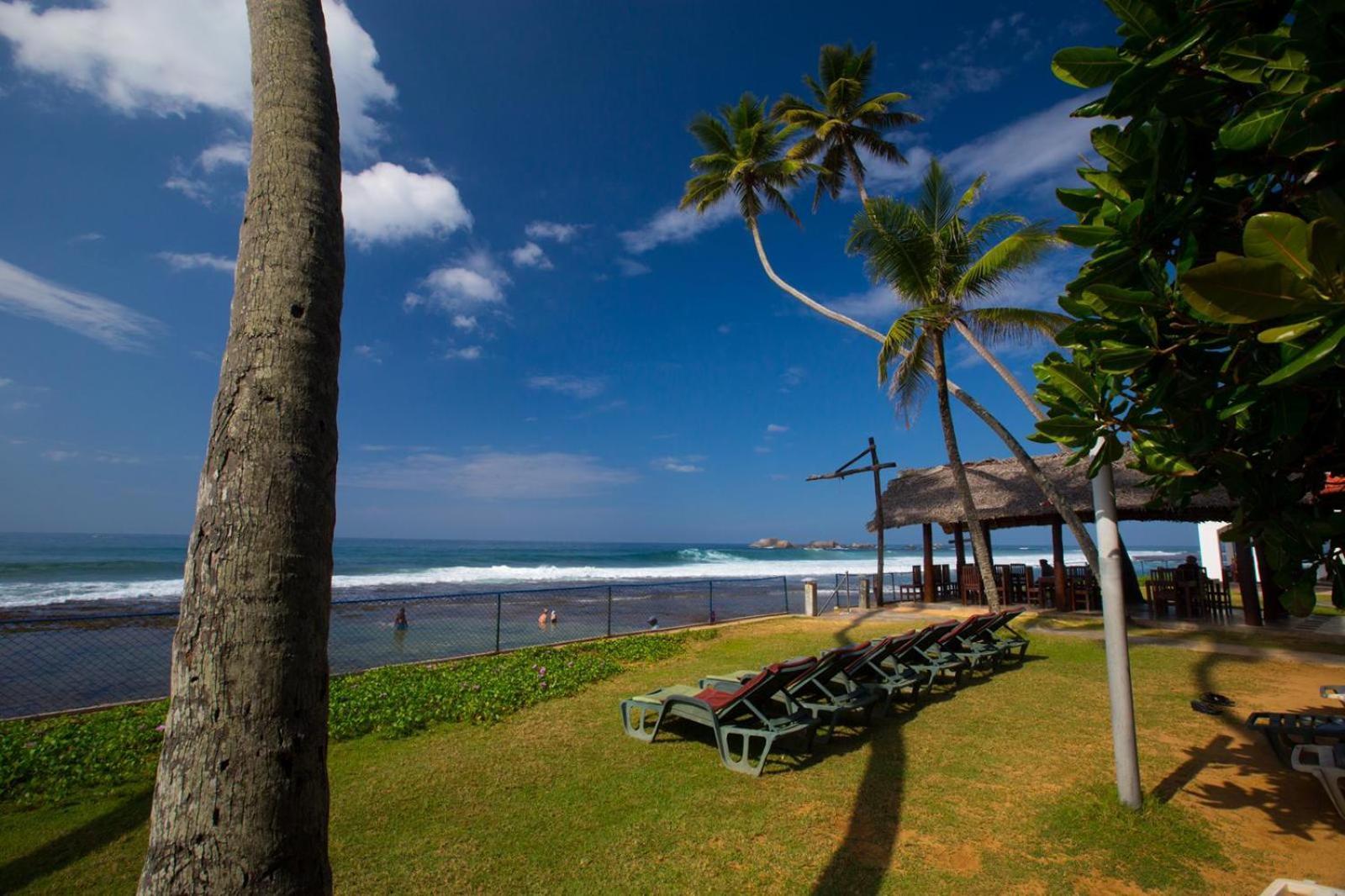 Hotel Lanka Super Corals Хиккадува Экстерьер фото
