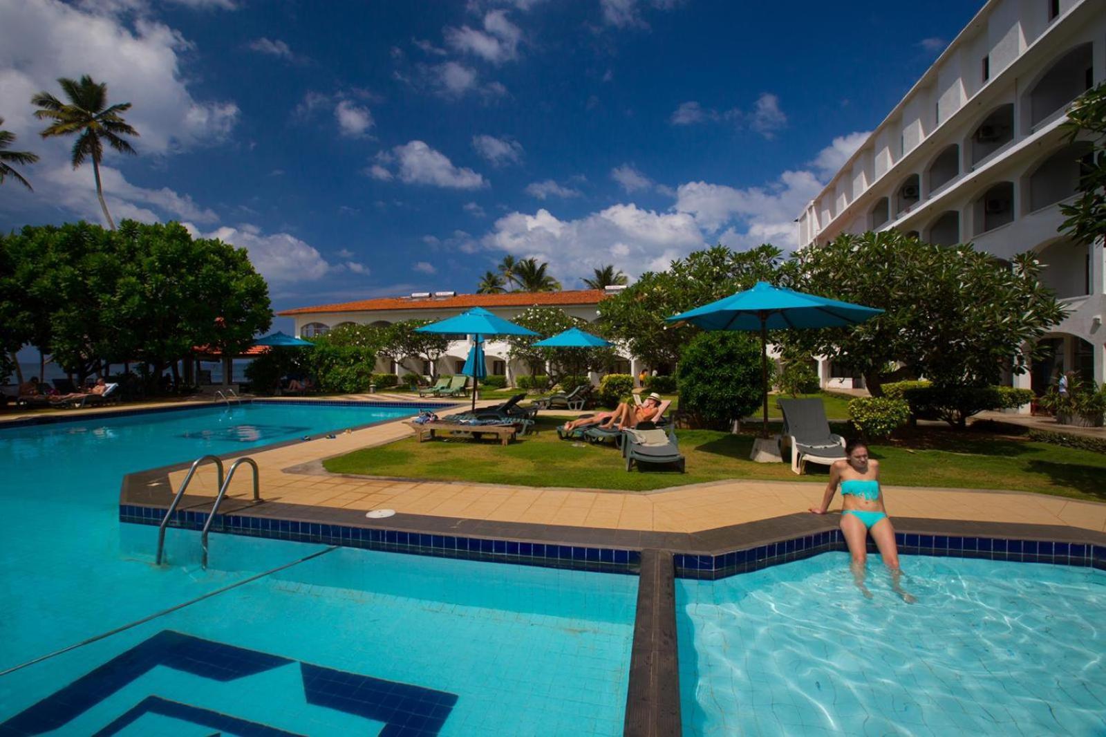 Hotel Lanka Super Corals Хиккадува Экстерьер фото