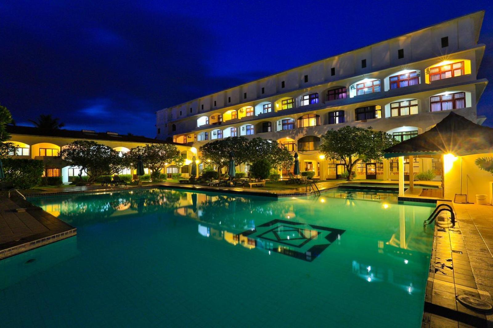 Hotel Lanka Super Corals Хиккадува Экстерьер фото