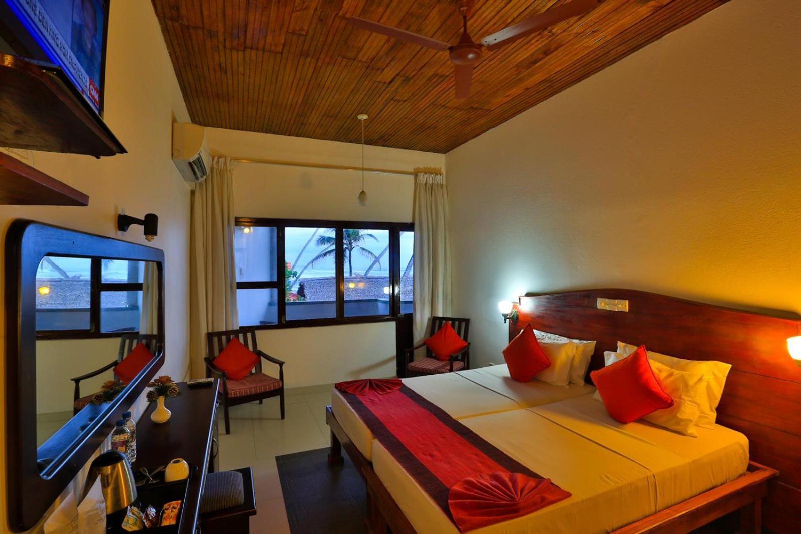 Hotel Lanka Super Corals Хиккадува Экстерьер фото